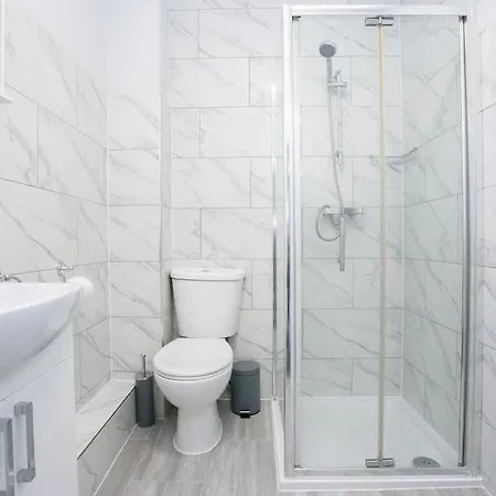 Large Stylish 2Bedroom Flat In Wood Green London Exterior photo
