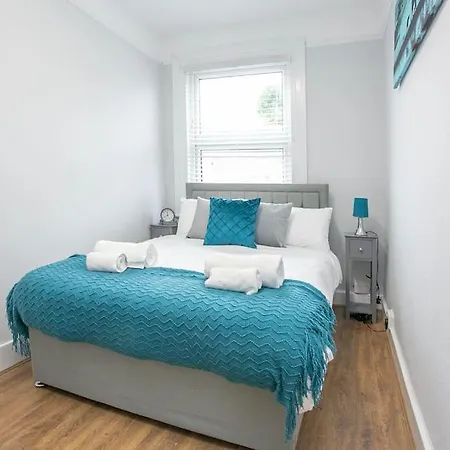 Large Stylish 2Bedroom Flat In Wood Green London Exterior photo