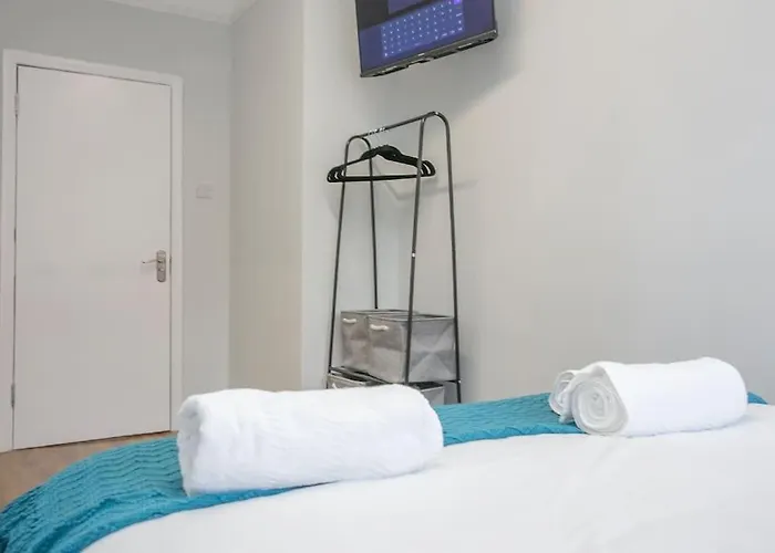 Large Stylish 2Bedroom Flat In Wood Green