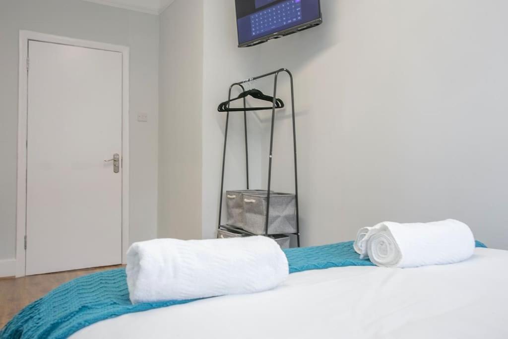 Apartment Large Stylish 2bedroom Flat In Wood *