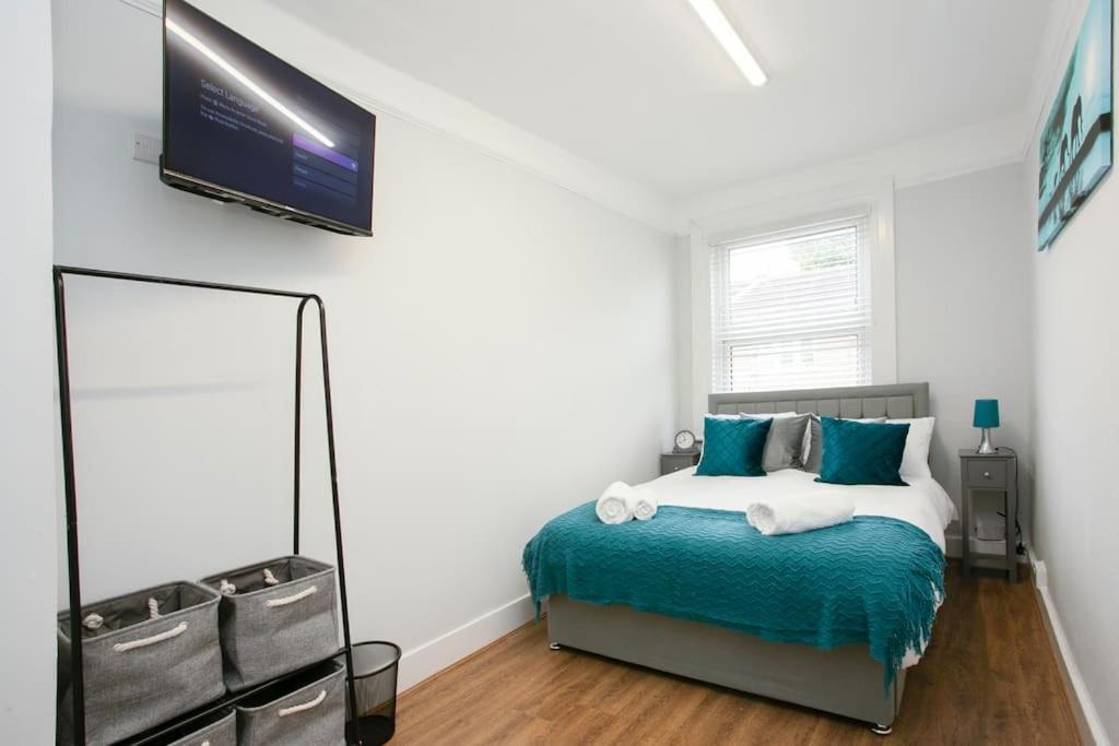 Large Stylish 2bedroom Flat In Wood Apartment