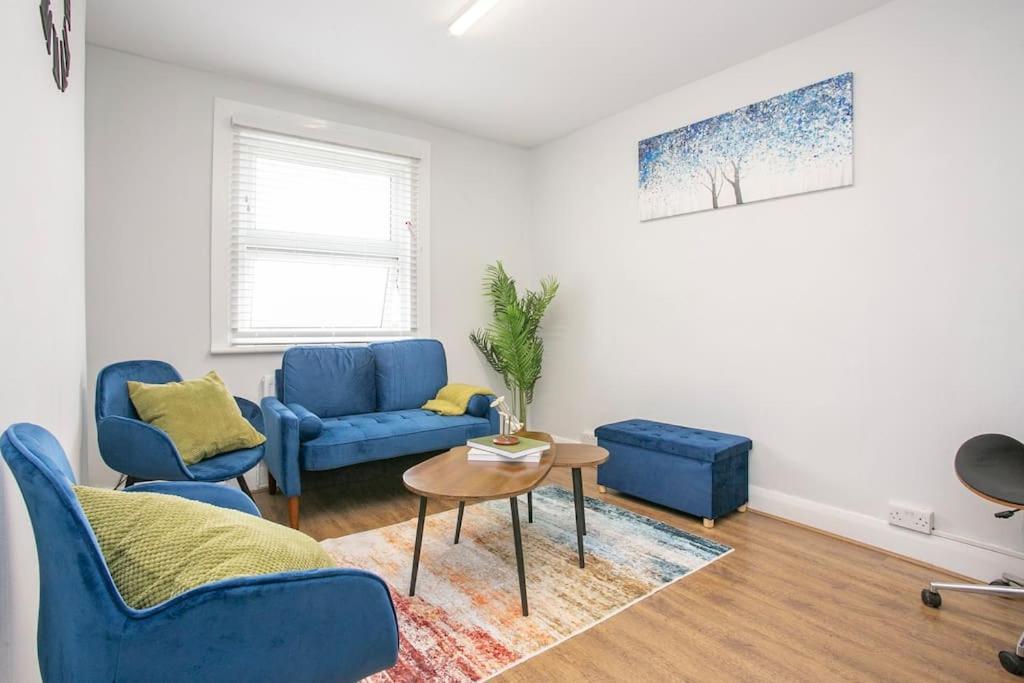 Large Stylish 2bedroom Flat In Wood Apartment