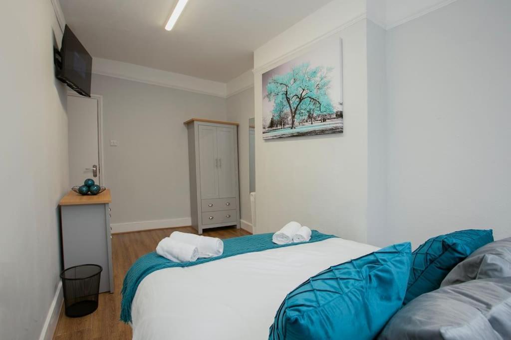 Large Stylish 2bedroom Flat In Wood London