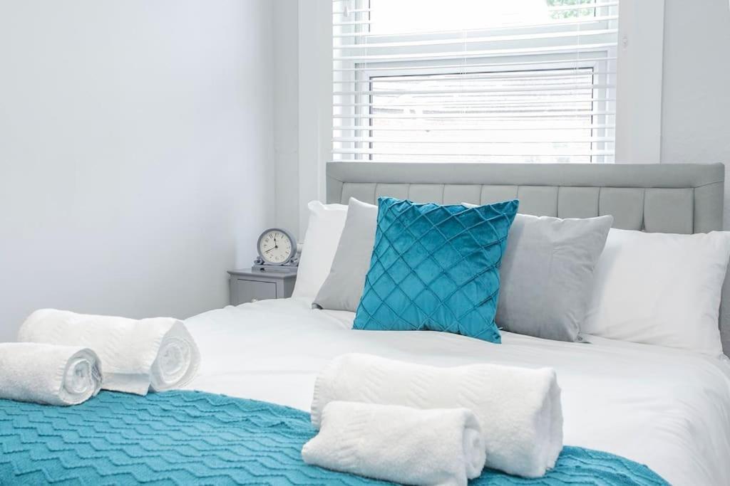 Large Stylish 2bedroom Flat In Wood Apartment