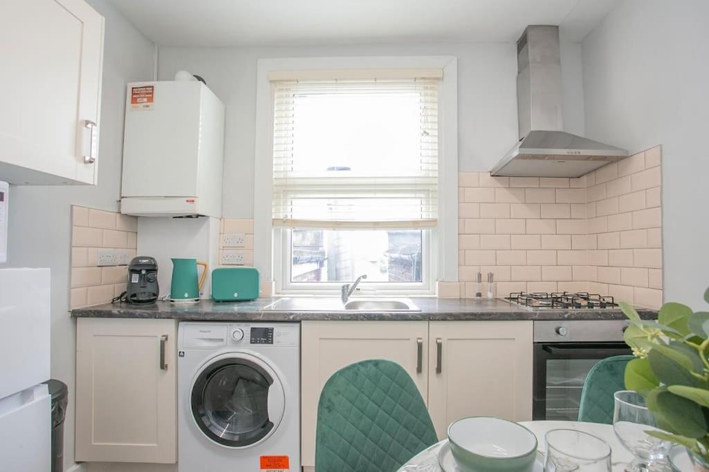 Apartment Large Stylish 2bedroom Flat In Wood